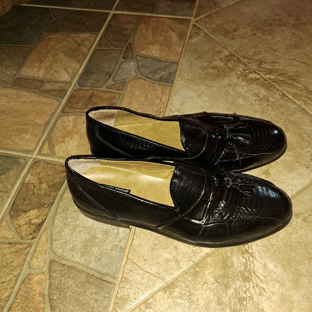 Shoes - Picture 2 of 8